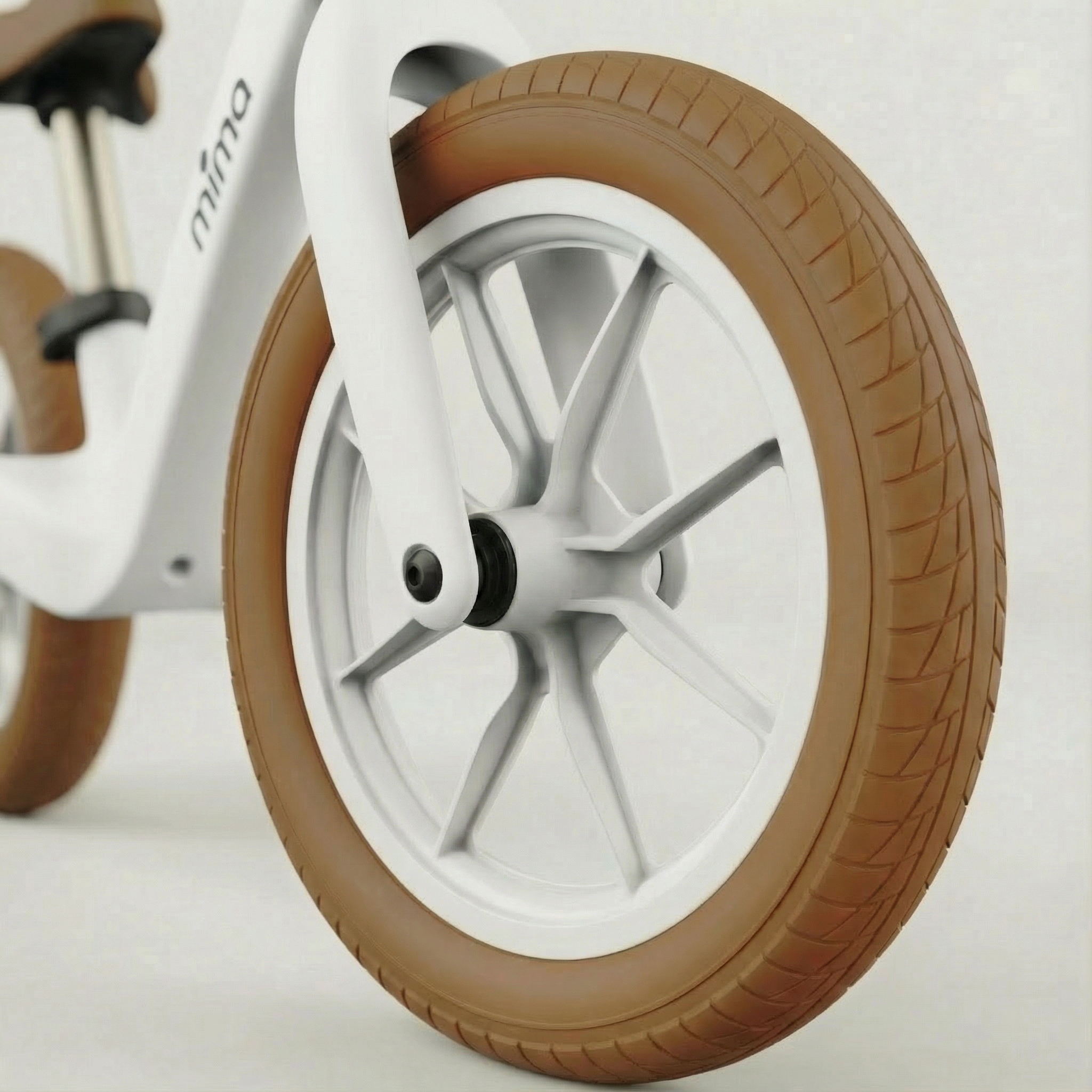 close up of the front wheel on mima zoom lite balance bike in white